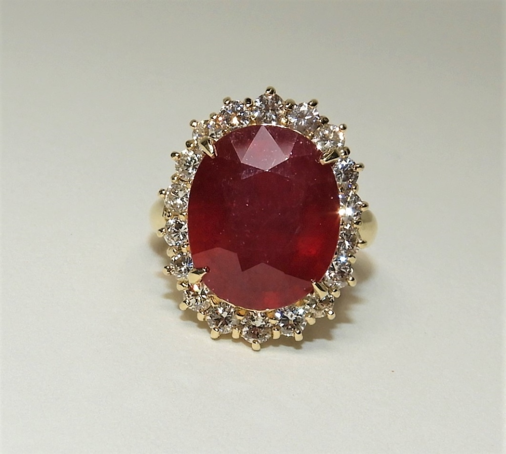 Appraisal: CT RUBY DIAMOND K YELLOW GOLD LADY'S RING United States