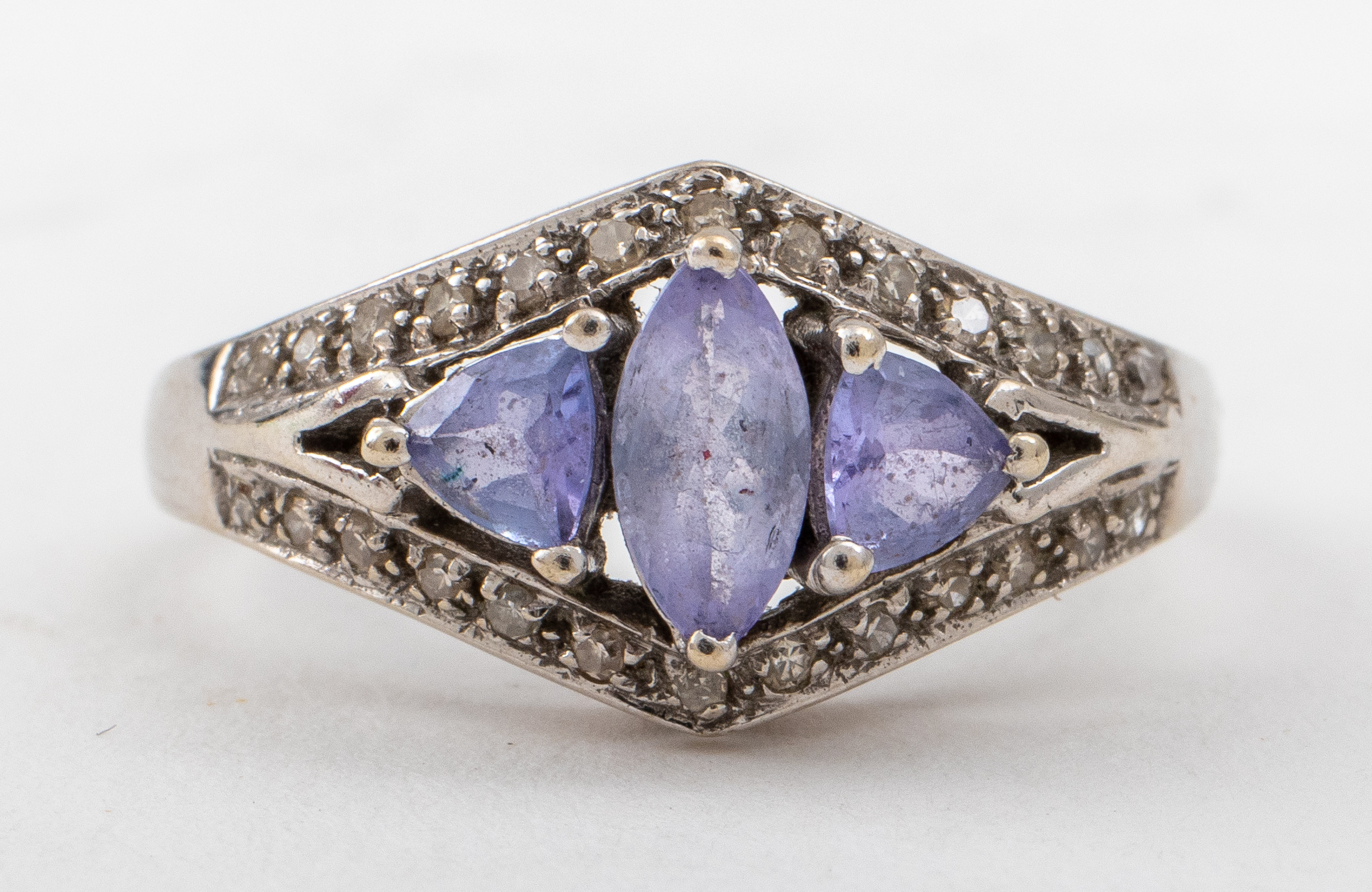 Appraisal: K WHITE GOLD TANZANITE DIAMOND RING K white gold tanzanite