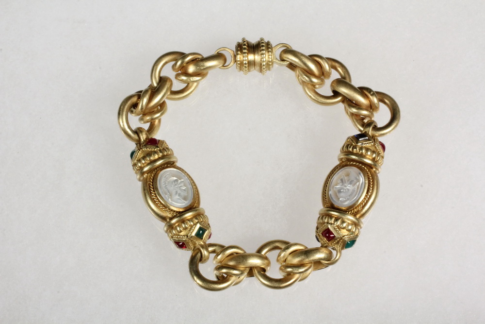 Appraisal: BRACELET - K Yellow Gold Link Bracelet set with Mother-of-Pearl