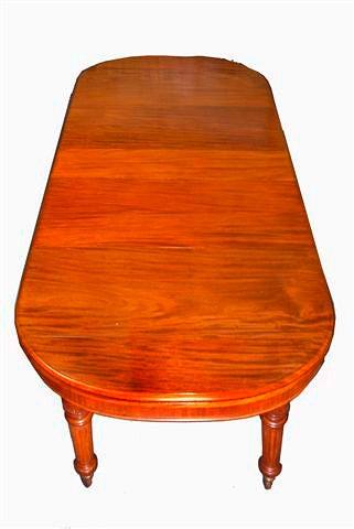 Appraisal: AN EARLY VICTORIAN MAHOGANY DINING TABLE with three leaves and