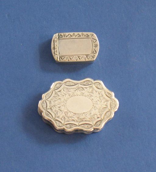 Appraisal: A VICTORIAN VINAIGRETTE of shaped oval form the hinged cover