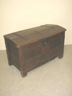 Appraisal: A CONTINENTAL OAK COFFER the domed lid with iron strap