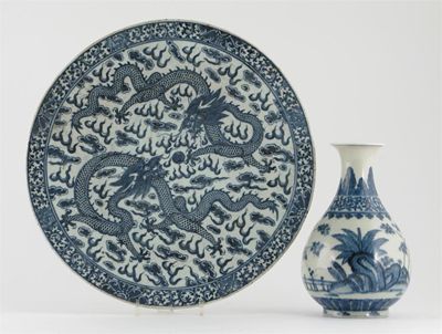 Appraisal: A Chinese blue and white roundel painted with two scaly