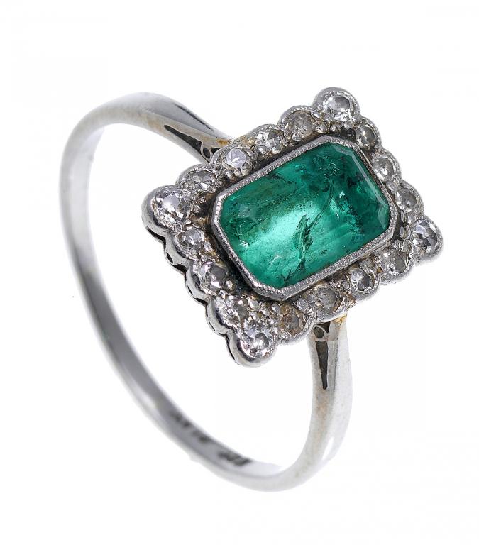 Appraisal: AN EMERALD AND DIAMOND CLUSTER RING the larger step cut