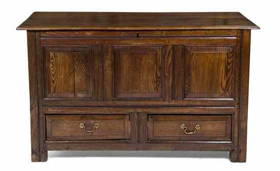 Appraisal: An English Oak Mule Chest having a rectangular hinged top