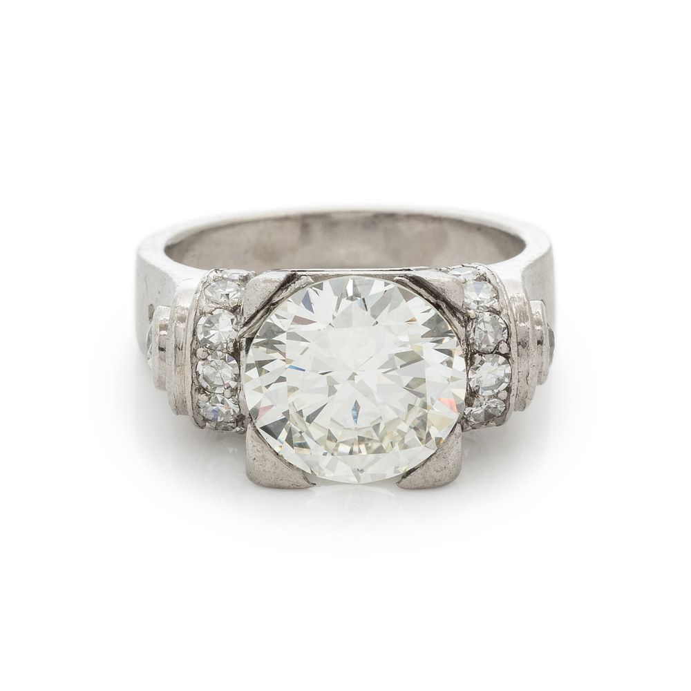 Appraisal: DIAMOND RING DIAMOND RING Containing one round brilliant cut diamond