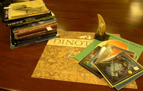 Appraisal: BOOKS Eleven coffee table books on Dinosaurs including a limited