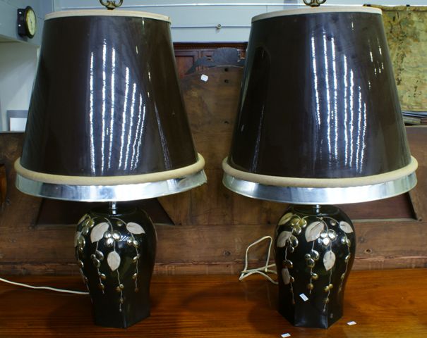 Appraisal: A pair of contemporary ceramic table lamps with shades