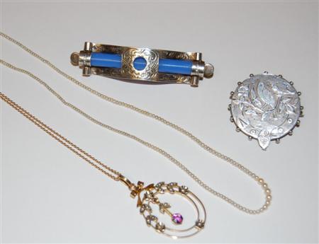 Appraisal: An Edwardian gem set pendant with chain of oval outline