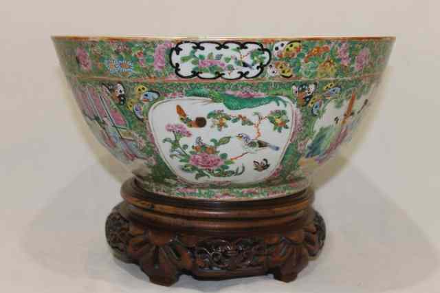 Appraisal: A CHINESE CANTON SMALL PUNCH BOWL with panels of figures