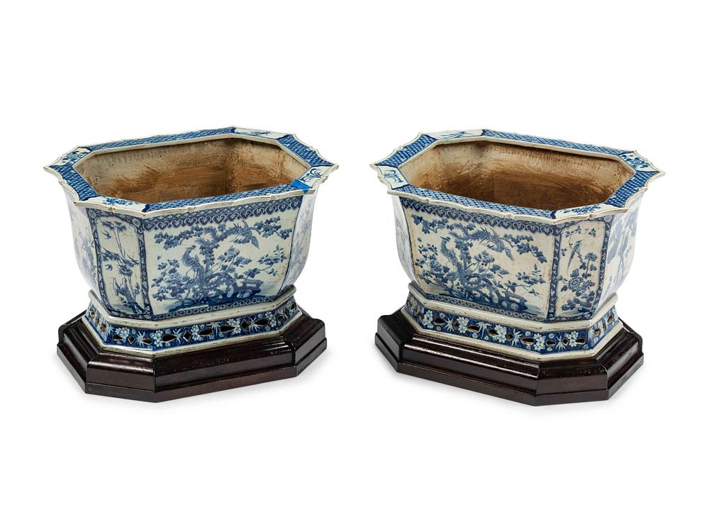 Appraisal: A Pair of Large Chinese Export Blue and White Porcelain