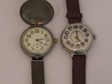 Appraisal: men s WWI army watches in silver with military crystal