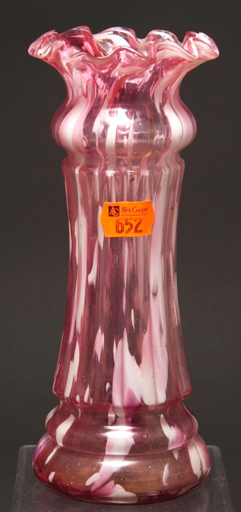 Appraisal: American End-of-the-Day glass scallop top vase early th century in