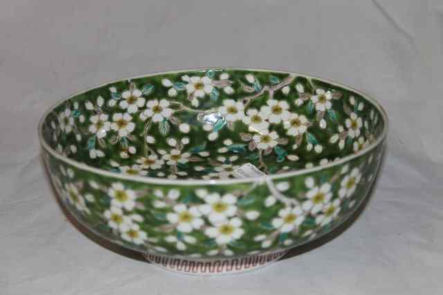 Appraisal: A CHINESE FAMILLE VERTE PORCELAIN CIRCULAR BOWL with allover blossom