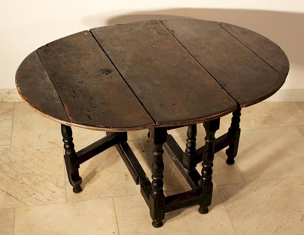 Appraisal: English gateleg oakwood table English gateleg oakwood table oval top