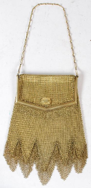 Appraisal: CIRCA 's GILT METAL MESH LADIES EVENING PURSE the bottom