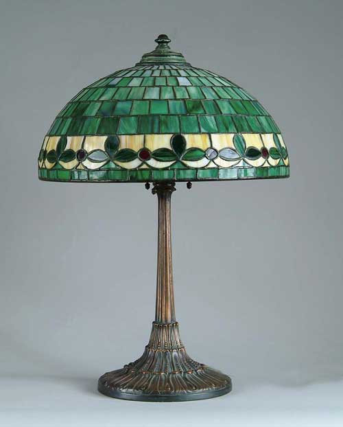 Appraisal: FINE LEADED GLASS TABLE LAMP The - leaded shade has