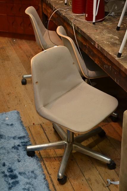 Appraisal: A SET OF SIX BEIGE SWIVEL CHAIRS ON CHROME BASE