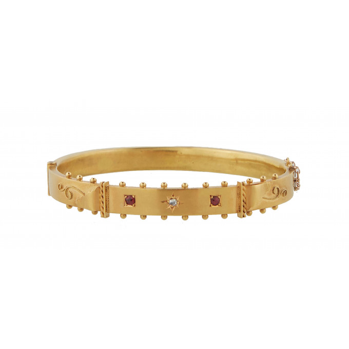 Appraisal: English K Yellow Gold Hinged Bangle Bracelet c the top