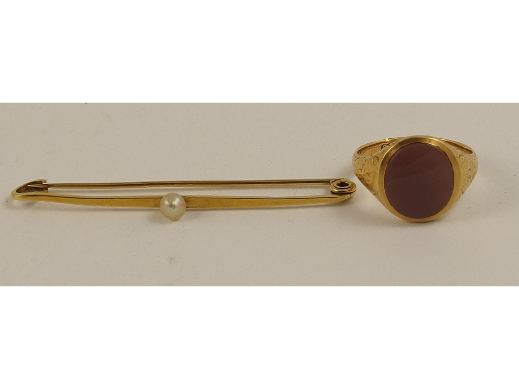 Appraisal: An ct signet ring and an ct bar brooch set