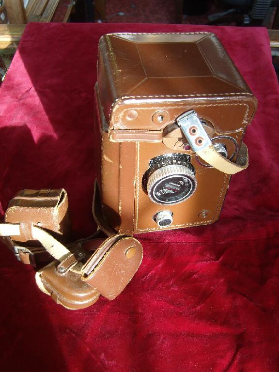 Appraisal: A Rolleiflex camera with synchro-compur Zeiss Tessar lens