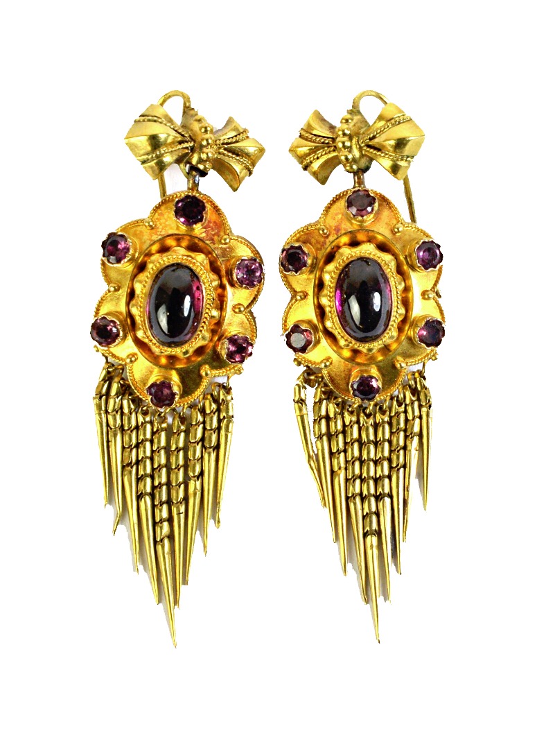 Appraisal: A pair of Victorian gold garnet and carbuncle garnet set