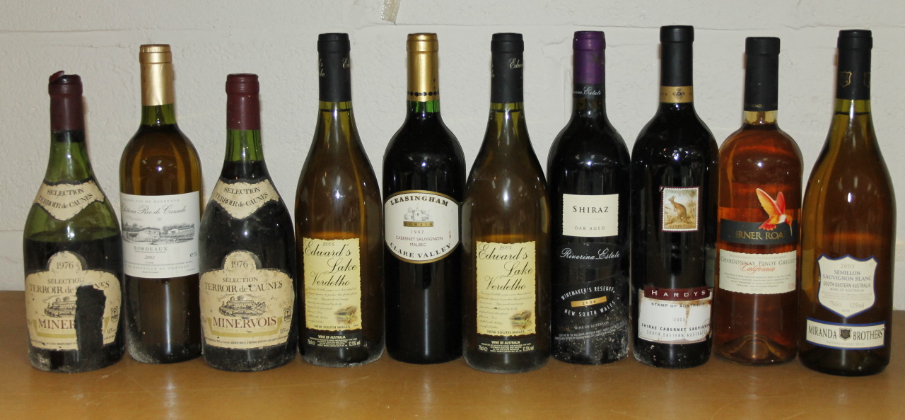 Appraisal: Various red and white wines etc to include Shiraz cl