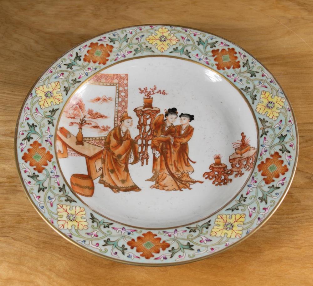 Appraisal: CHINESE PORCELAIN PLATE featuring a center reserve with standing figures