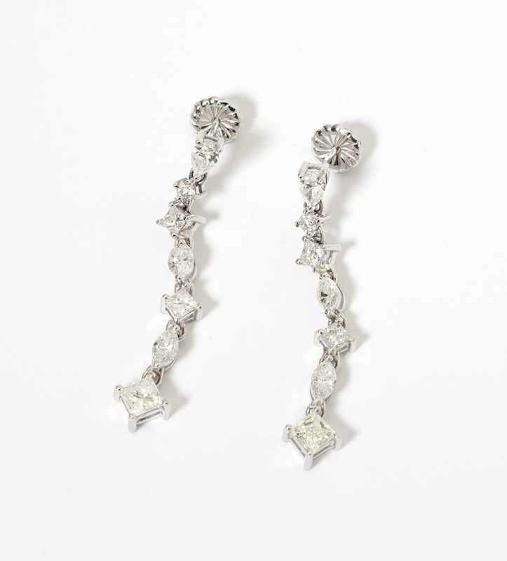 Appraisal: A pair of diamond and white gold drop earrings K