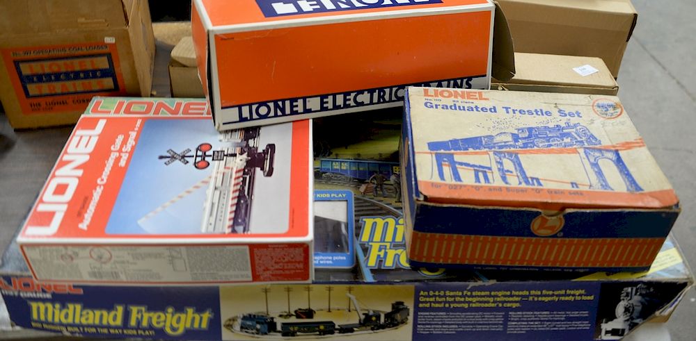 Appraisal: Group of Lionel train and accessories all in original boxes