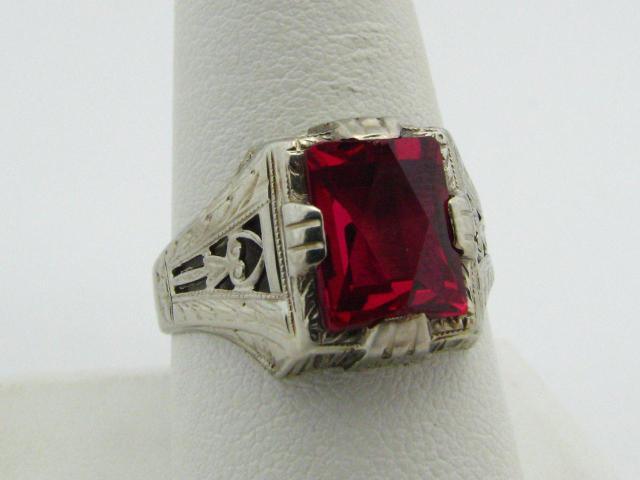 Appraisal: K White gold men's fancy-cut rectangular red stone filigree ring