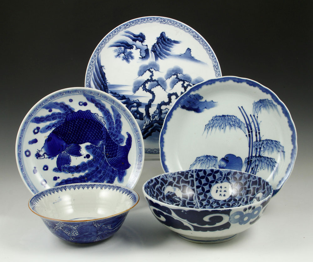 Appraisal: - Japanese Porcelain Items Lot of five Japanese blue and