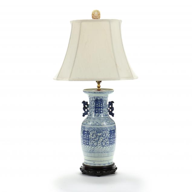 Appraisal: A CHINESE PORCELAIN BLUE AND WHITE DOUBLE HAPPINESS VASE LAMP