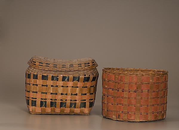 Appraisal: IROQUOIS SPLINT BASKETS American ca Iroquois splint baskets with natural