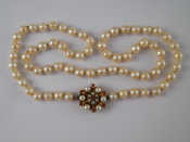 Appraisal: A cultured pearl necklace with pearl set rose ct clasp