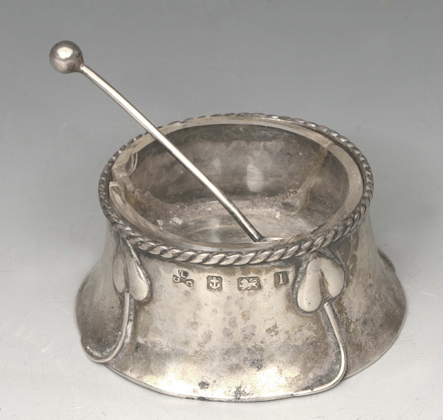 Appraisal: AN EDWARD VII SILVER ART NOUVEAU STYLE INKWELL with circular