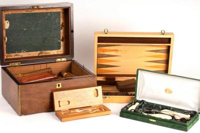 Appraisal: A rosewood humidor containing an assortment of cigars including Cohiba