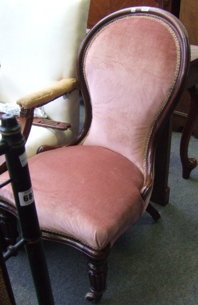 Appraisal: A Victorian mahogany spoon back nursing chair with lobed front