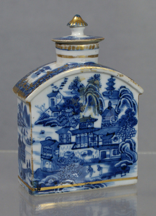 Appraisal: Chinese Export porcelain blue and white clobbered tea jar h