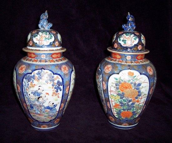 Appraisal: A pair of early th Century Imari jars and covers