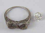 Appraisal: A white metal tests platinum ring with diamond set shoulders