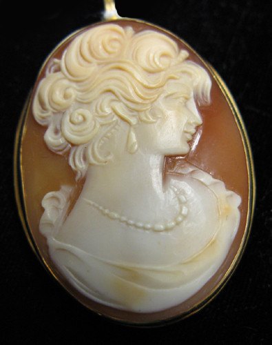 Appraisal: VICTORIAN CAMEO PENDANT BROOCH an oval portrait of a young