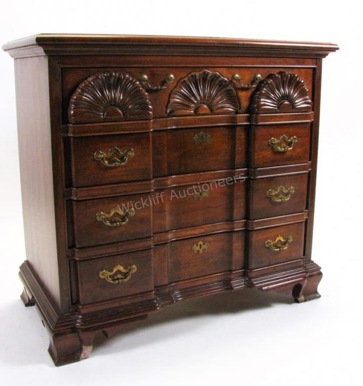 Appraisal: A period-style chest of drawers by Thomasville four drawers shell