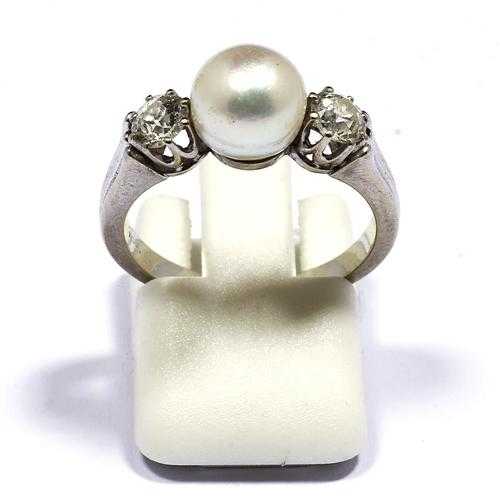 Appraisal: PEARL AND DIAMOND-RING ca White gold Classic model set with