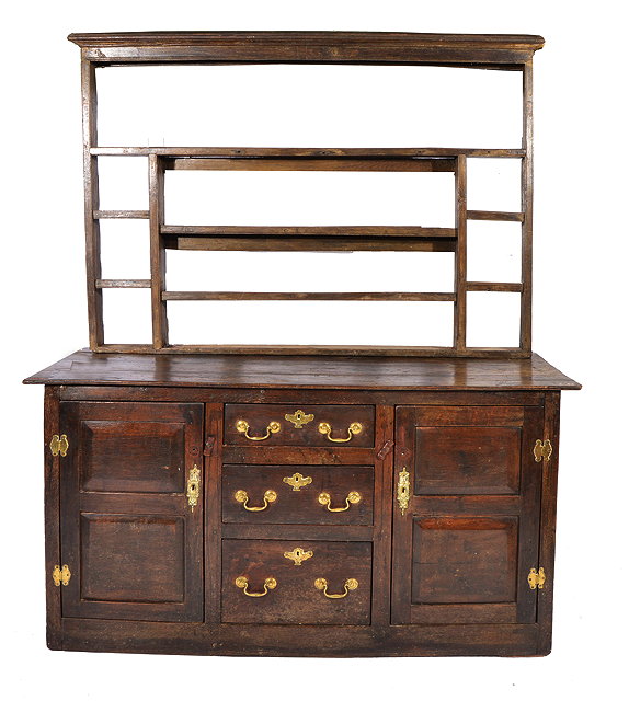 Appraisal: AN ANTIQUE OAK DRESSER with plate rack above with a