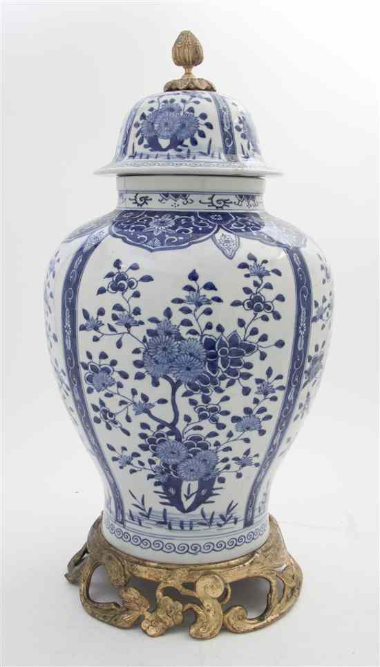 Appraisal: A Chinese Export Ginger Jar of lidded form with blue