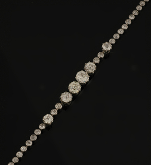 Appraisal: A diamond bracelet Set with six principal old round brilliant