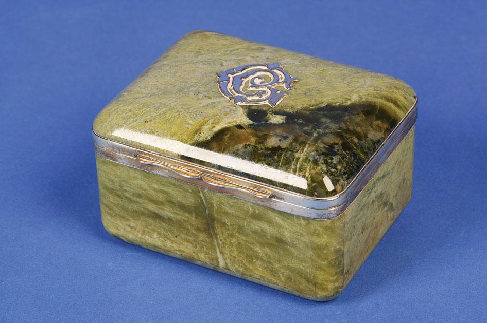 Appraisal: A LATE VICTORIAN GREEN HARDSTONE AND SILVER MOUNTED RECTANGULAR BOX