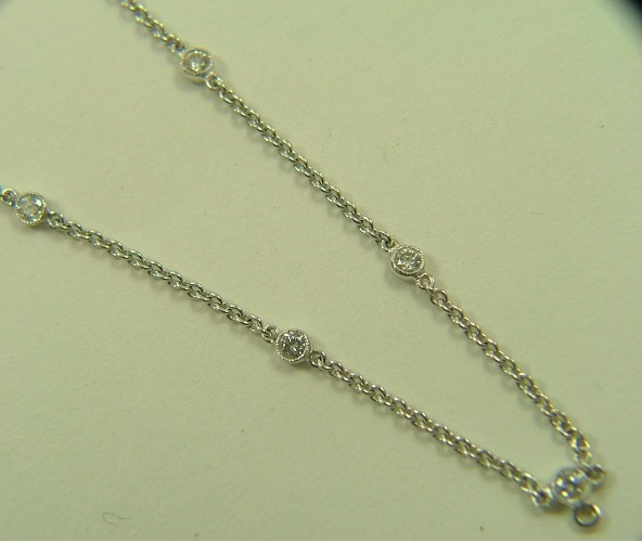 Appraisal: DIAMOND AND EIGHTEEN KARAT WHITE GOLD NECKLACE in length with