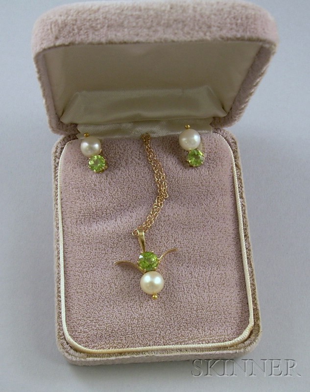 Appraisal: Macefield kt Gold Pearl and Peridot Pendant Necklace and Matching